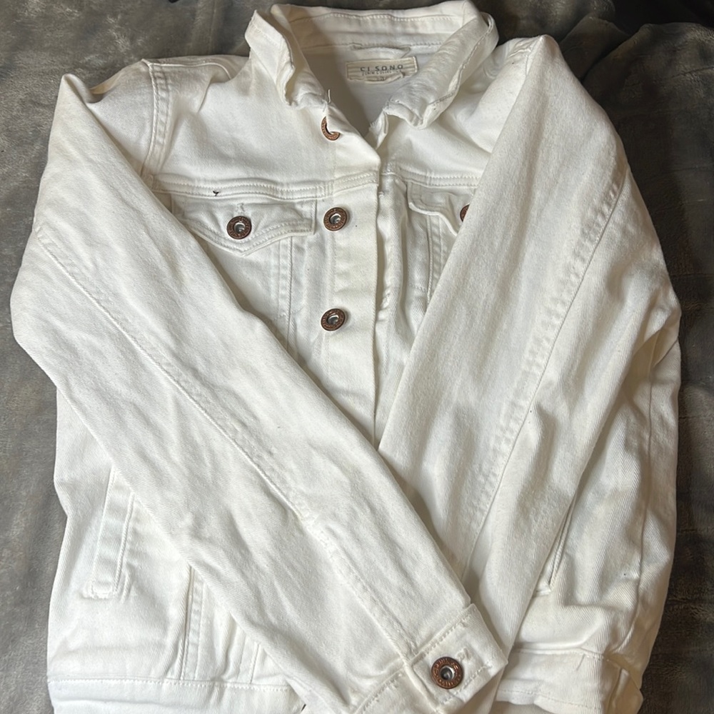 White jean jacket🥰